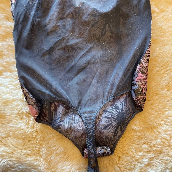 Original Victoria's Secret Dream Angel Shine Brocade Ruffle Bodysuit mesh back S - Picture 12 of 15